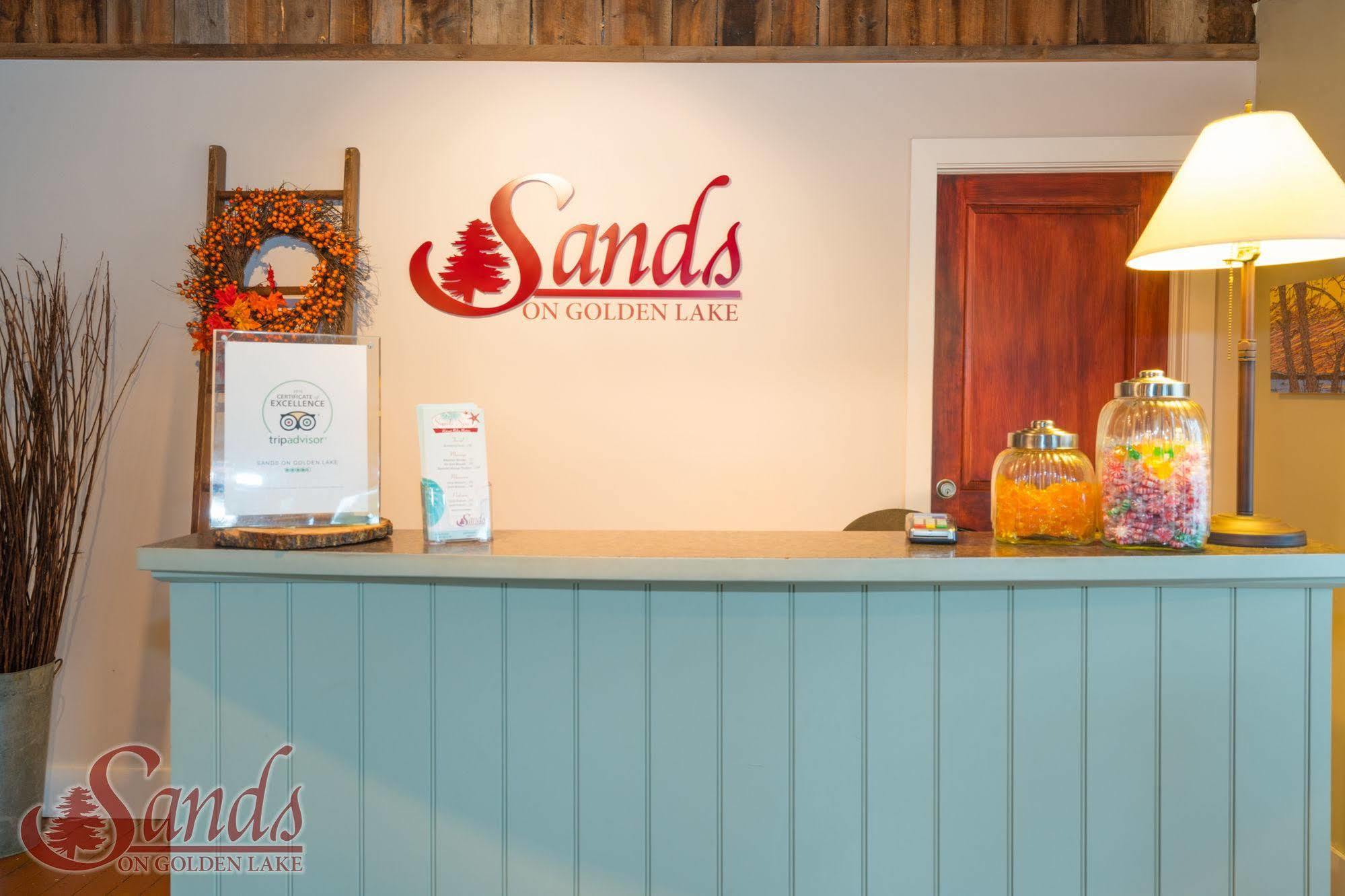 Sands On Golden Lake Hotel Bagian luar foto