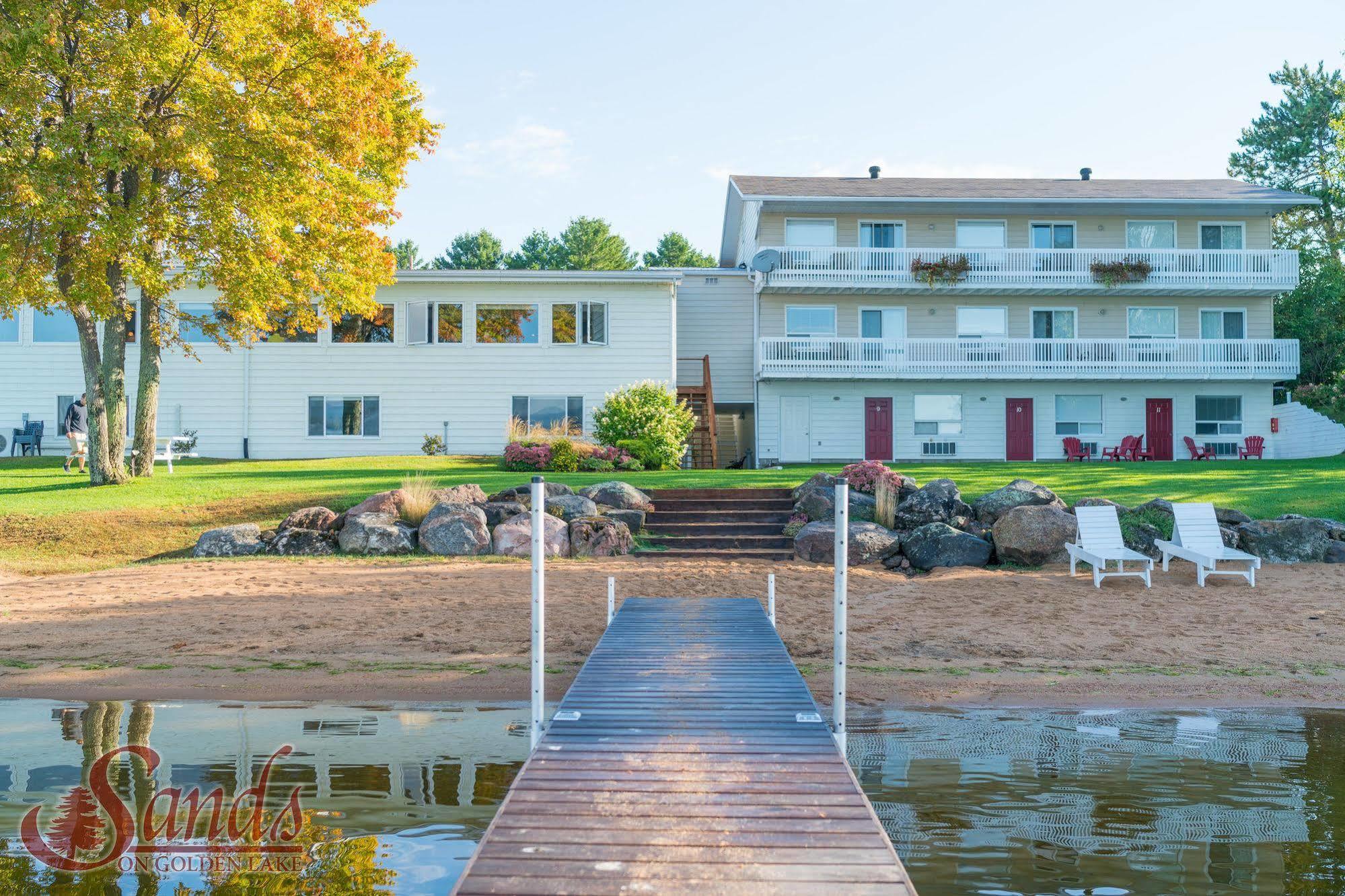 Sands On Golden Lake Hotel Bagian luar foto