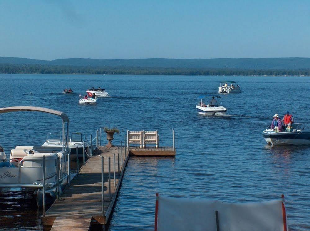 Sands On Golden Lake Hotel Bagian luar foto